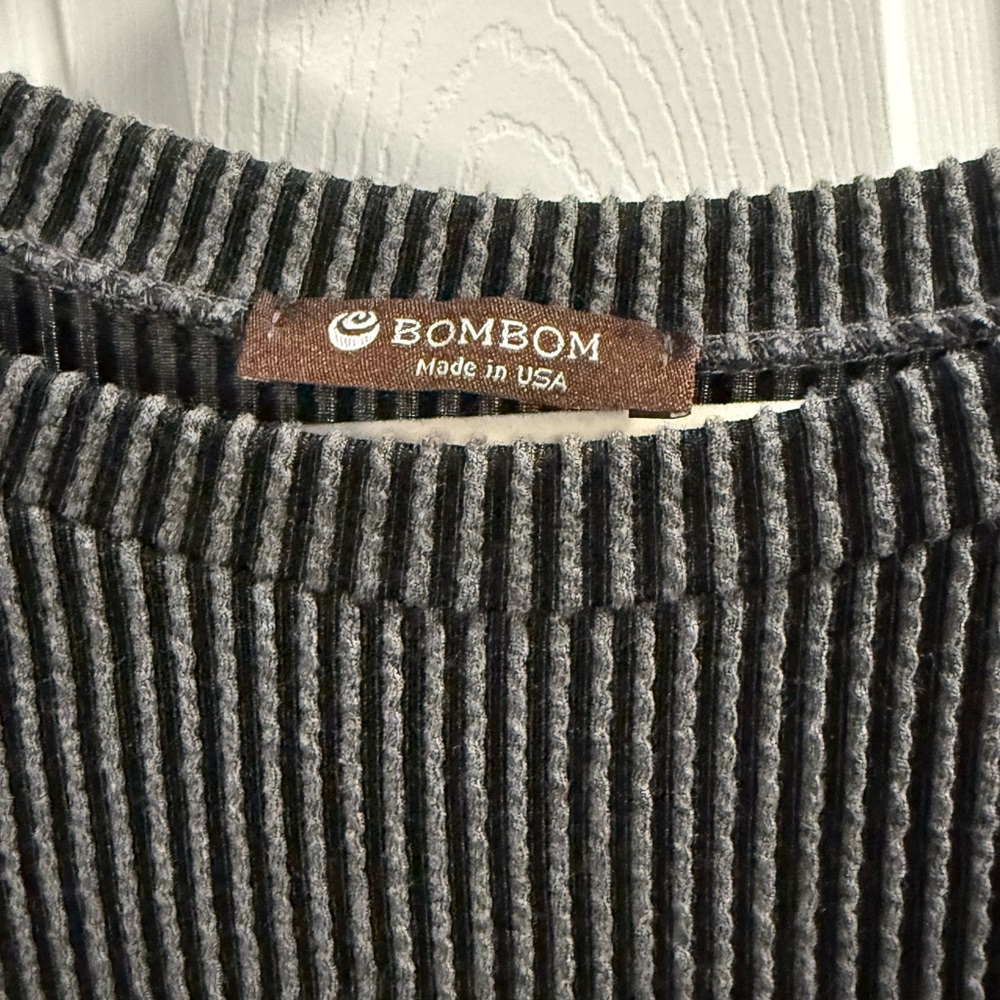 Gray Ribbed Women's Top - Picture 4 of 5